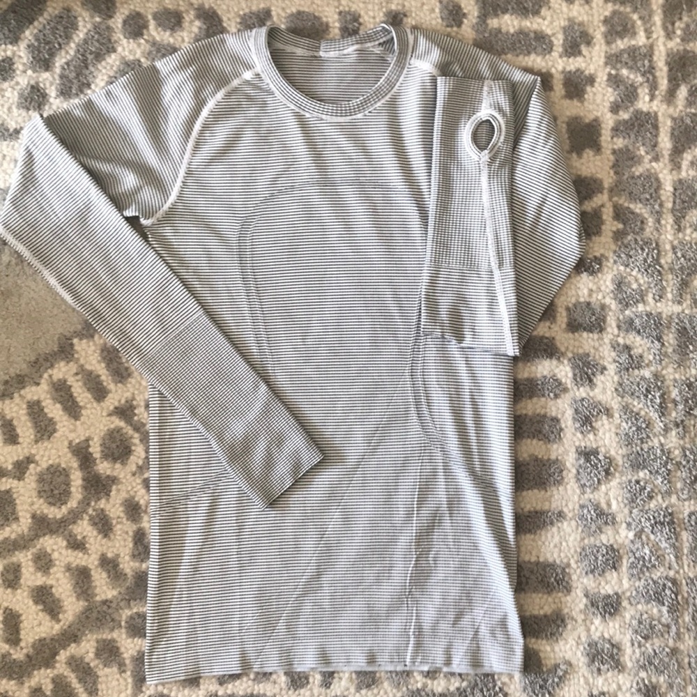 Lululemon size 6 white/black strip top